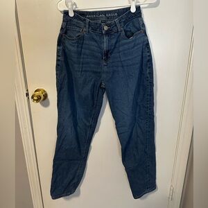 American Eagle, Mom jeans